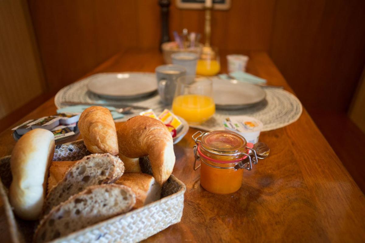 Hotel De La Beroche Saint-Aubin-Sauges エクステリア 写真